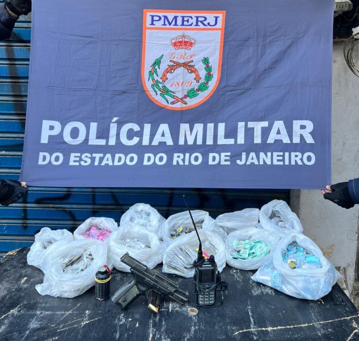 Informações do Disque Denúncia auxiliam o 18º BPM na prisão de 11 criminosos e apreensão de armas, drogas e explosivos na Zona Sudoeste